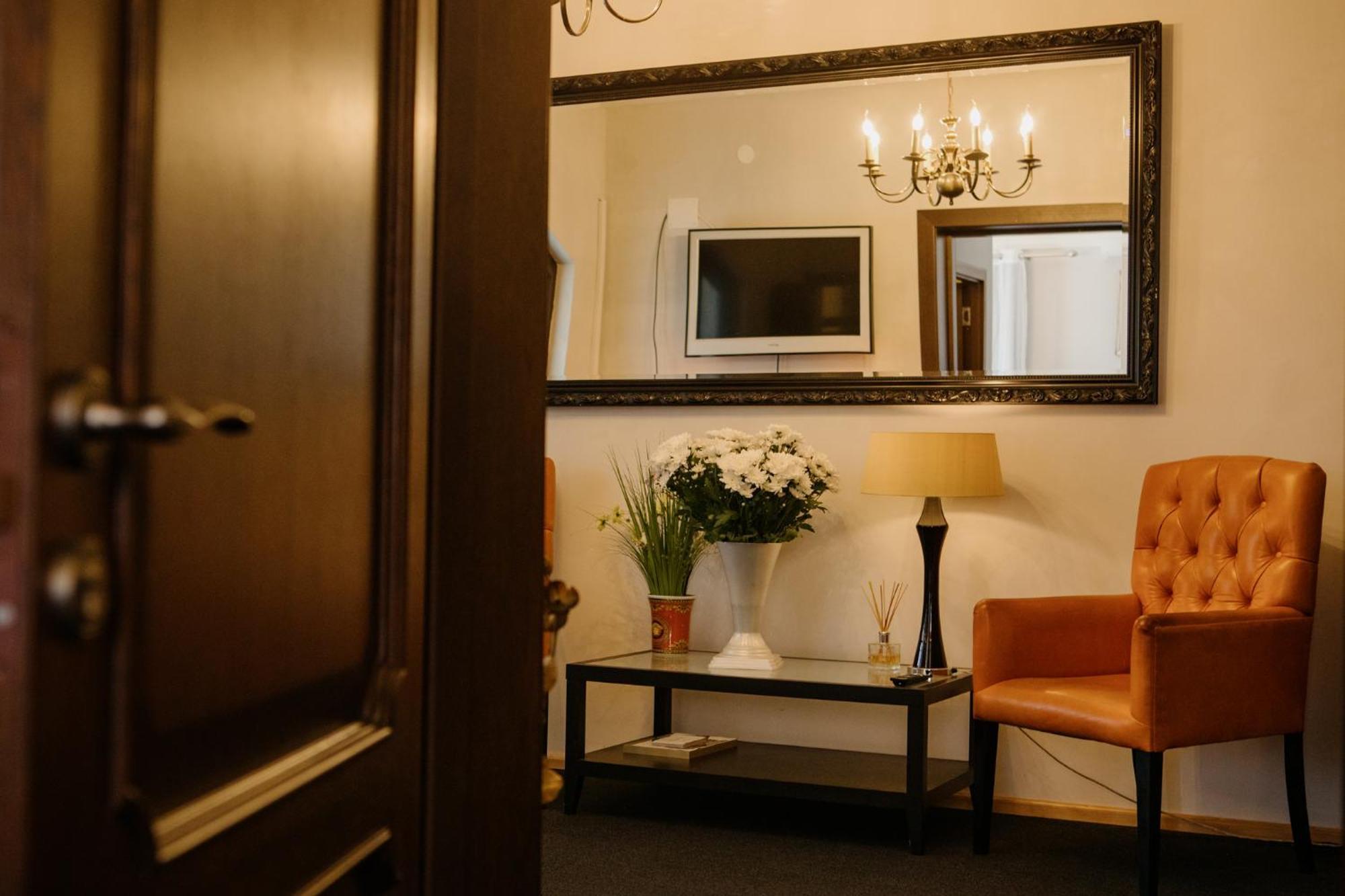 Excelsior Inn Турда Екстериор снимка