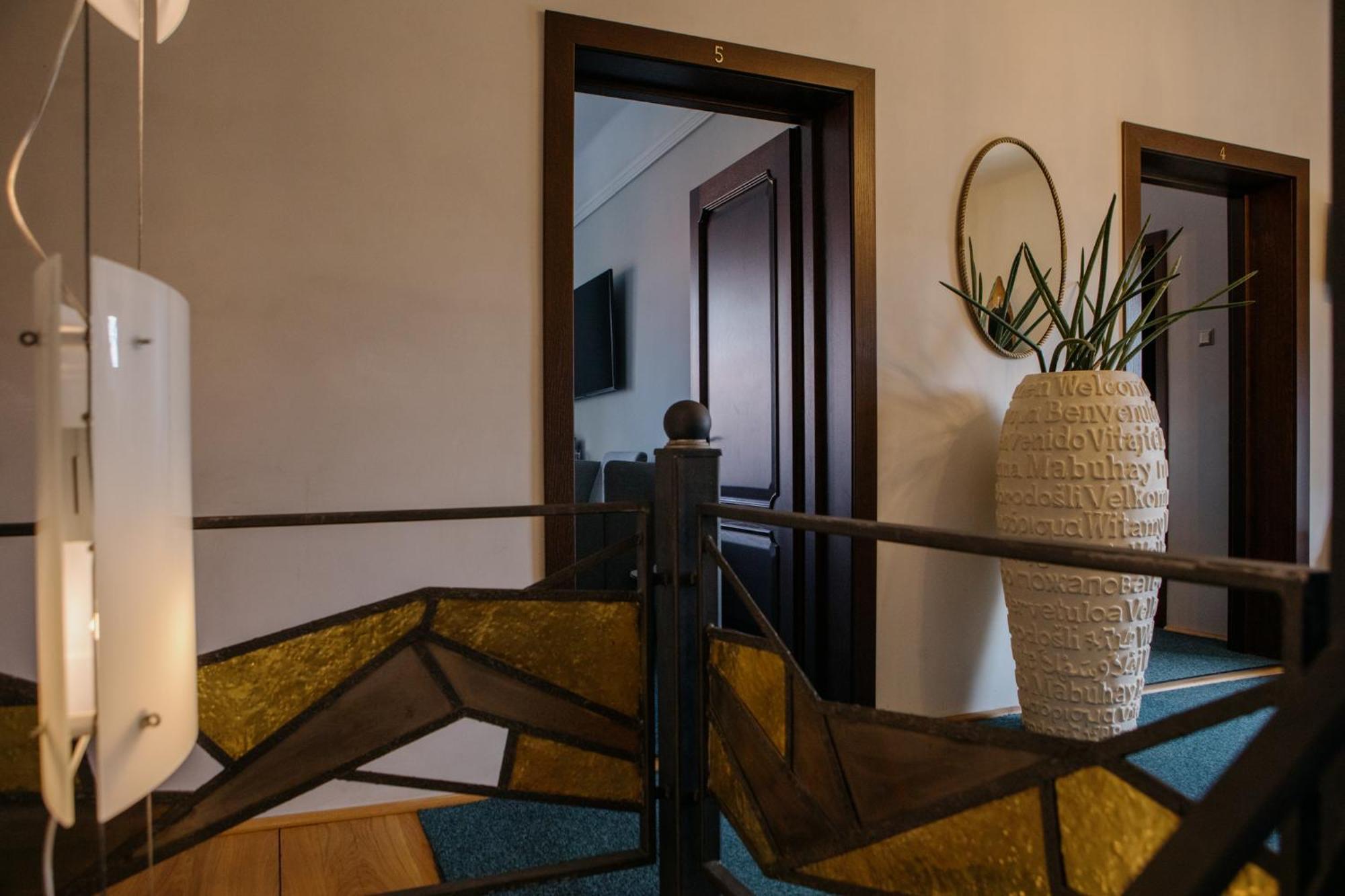 Excelsior Inn Турда Екстериор снимка