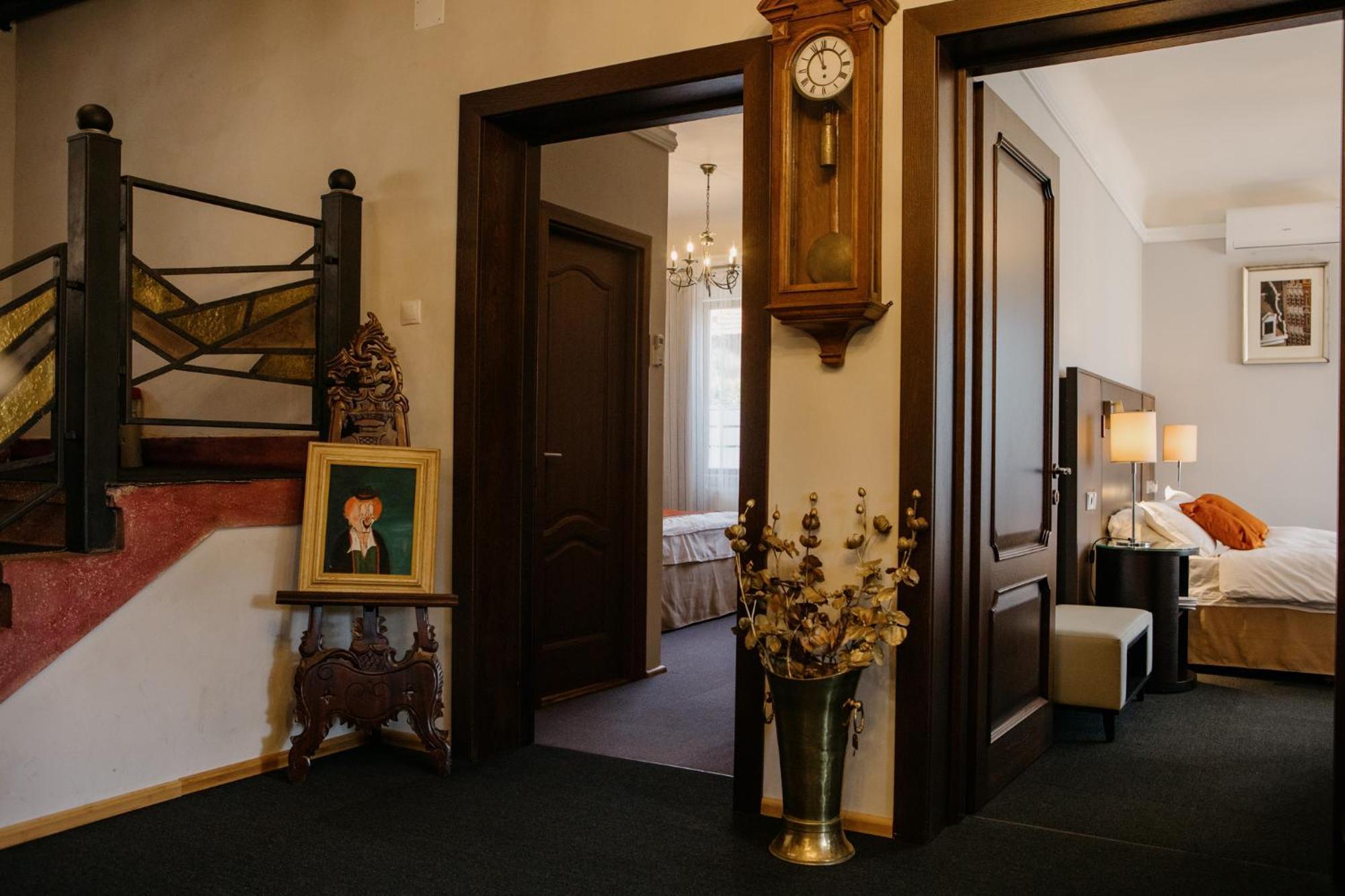 Excelsior Inn Турда Екстериор снимка