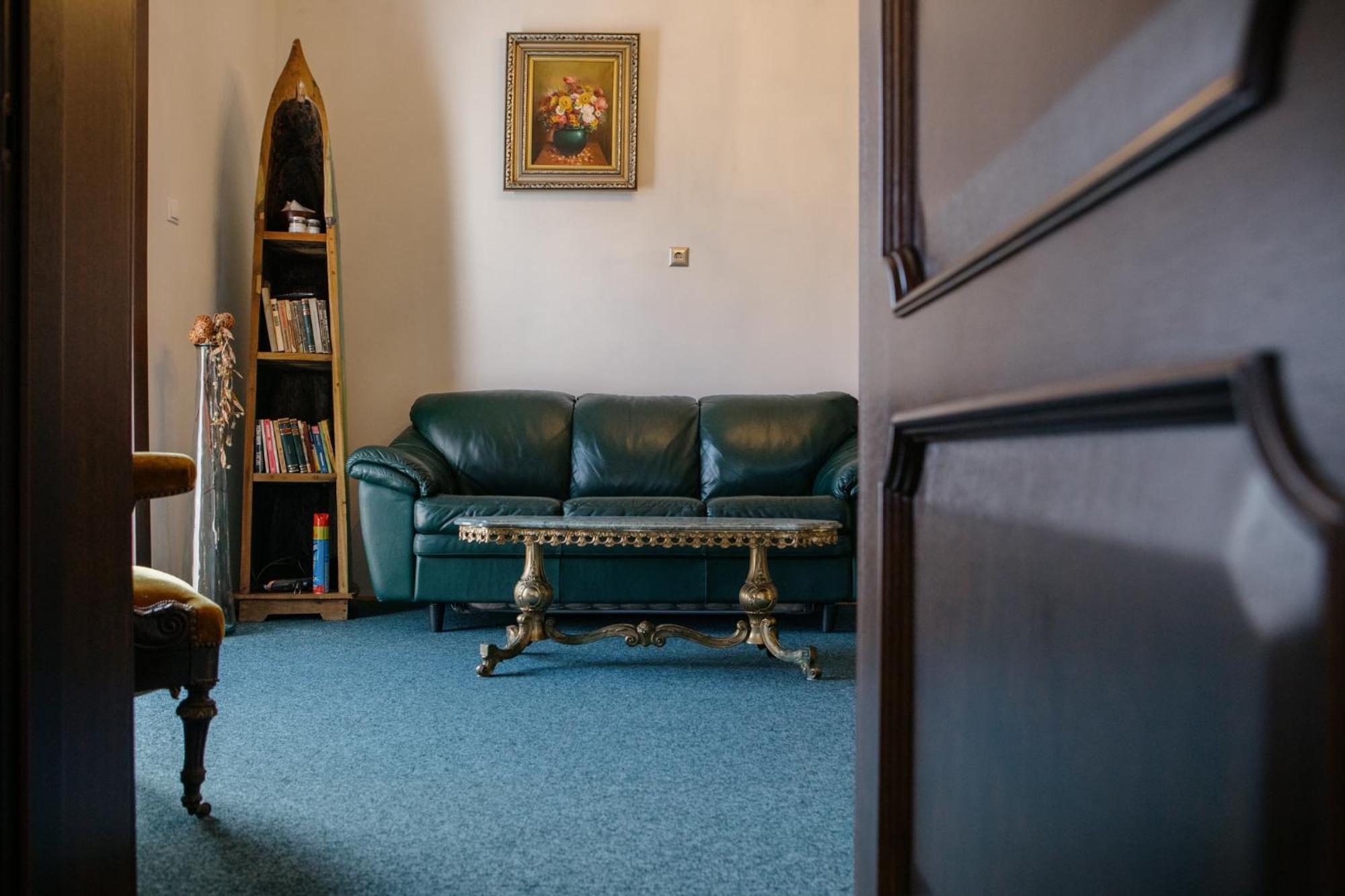 Excelsior Inn Турда Екстериор снимка
