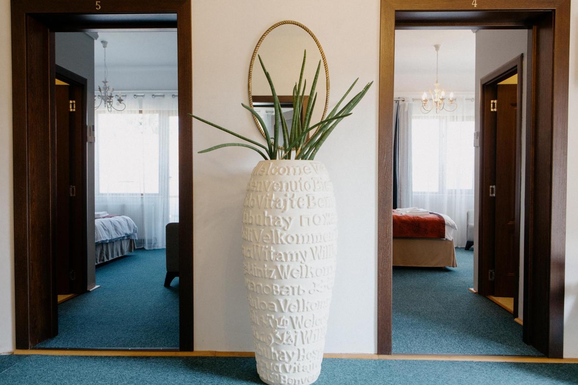 Excelsior Inn Турда Екстериор снимка