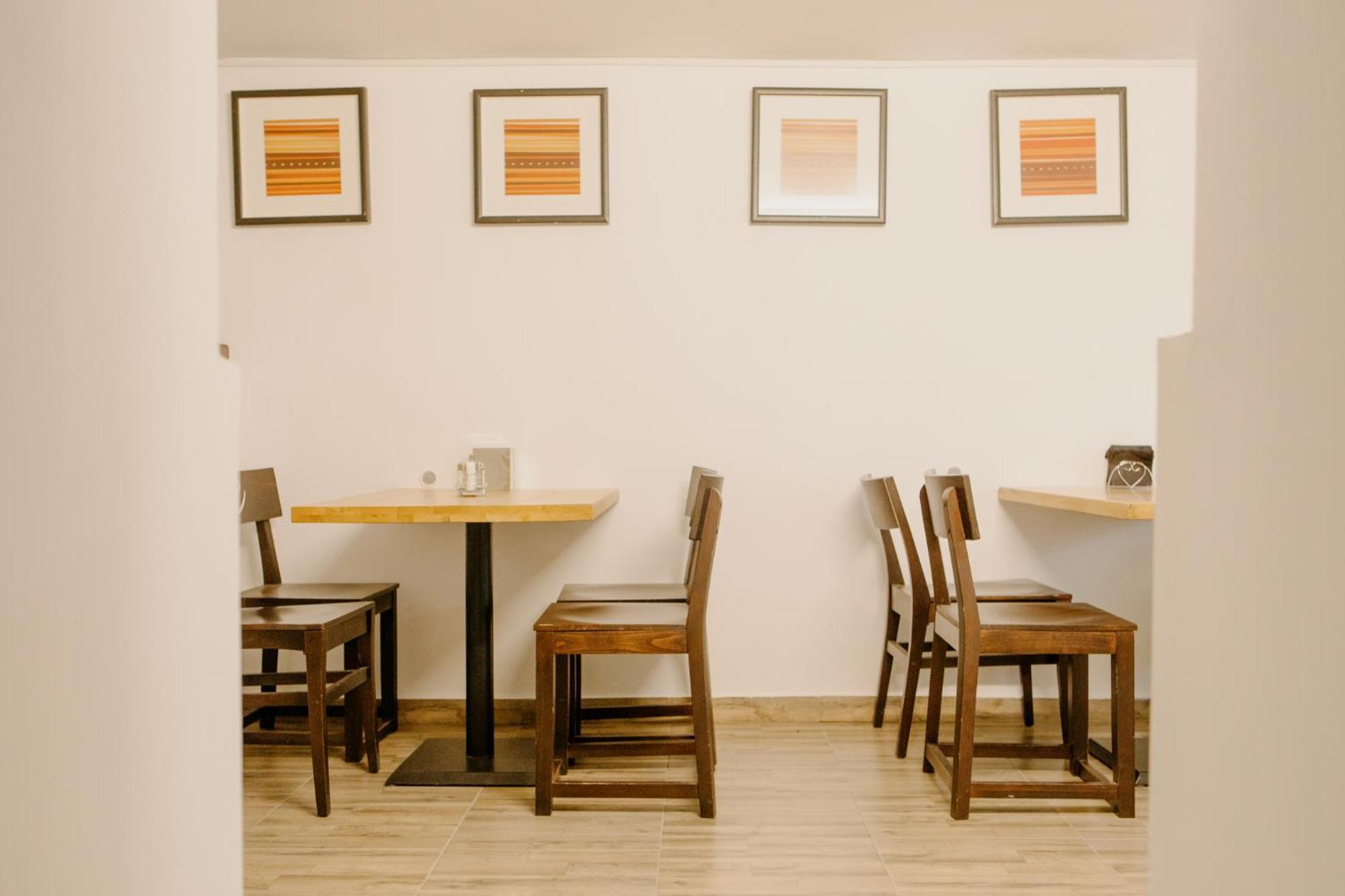 Excelsior Inn Турда Екстериор снимка