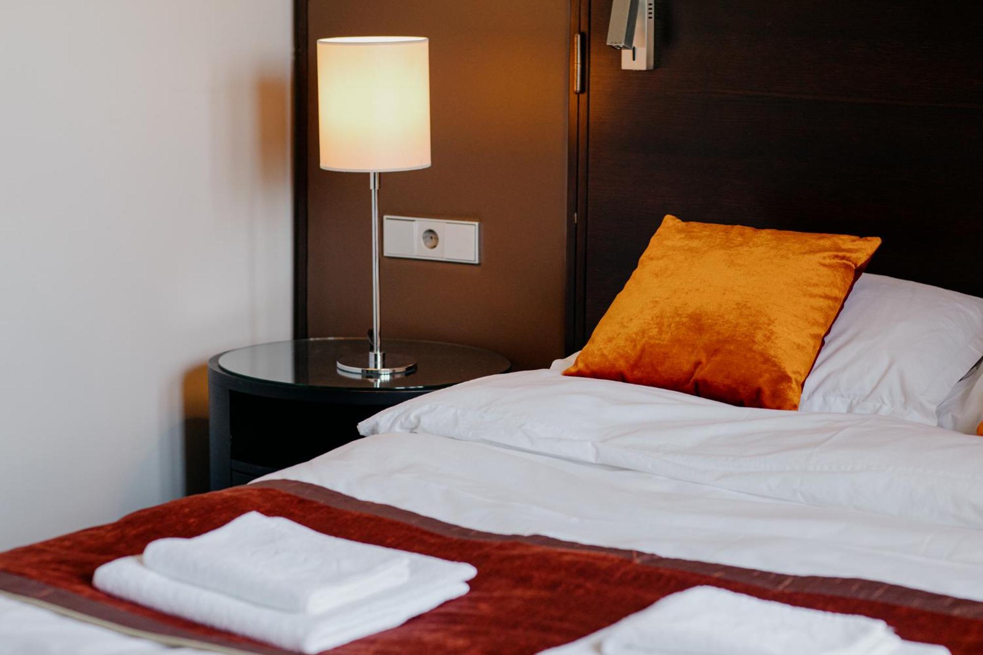 Excelsior Inn Турда Екстериор снимка
