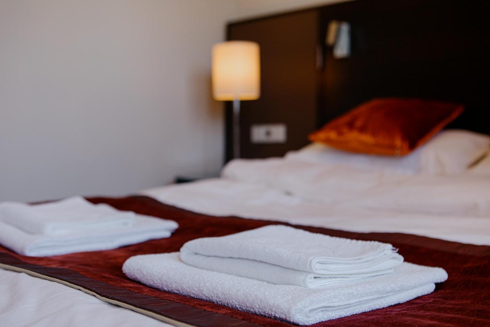 Excelsior Inn Турда Екстериор снимка