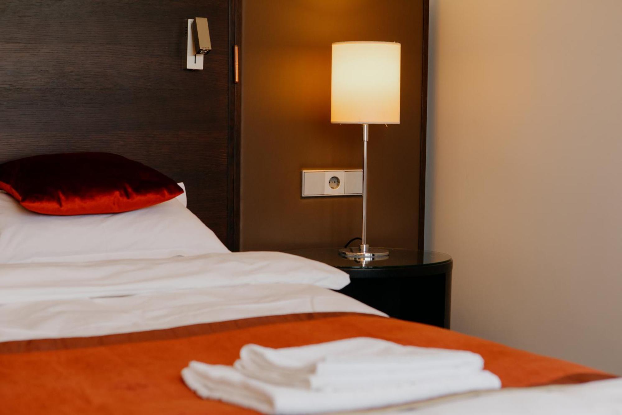 Excelsior Inn Турда Екстериор снимка