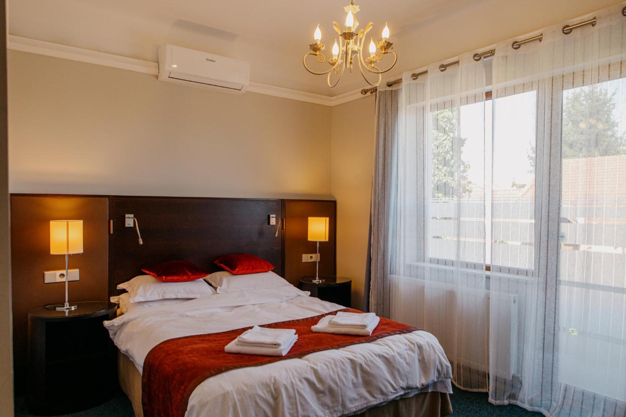 Excelsior Inn Турда Екстериор снимка