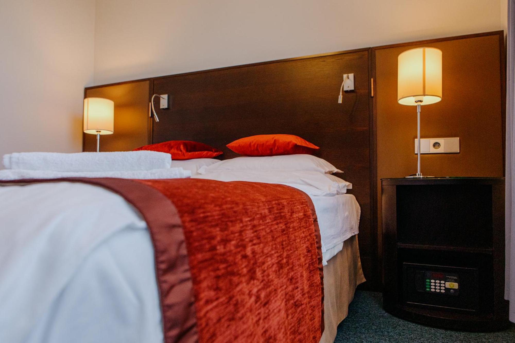 Excelsior Inn Турда Екстериор снимка