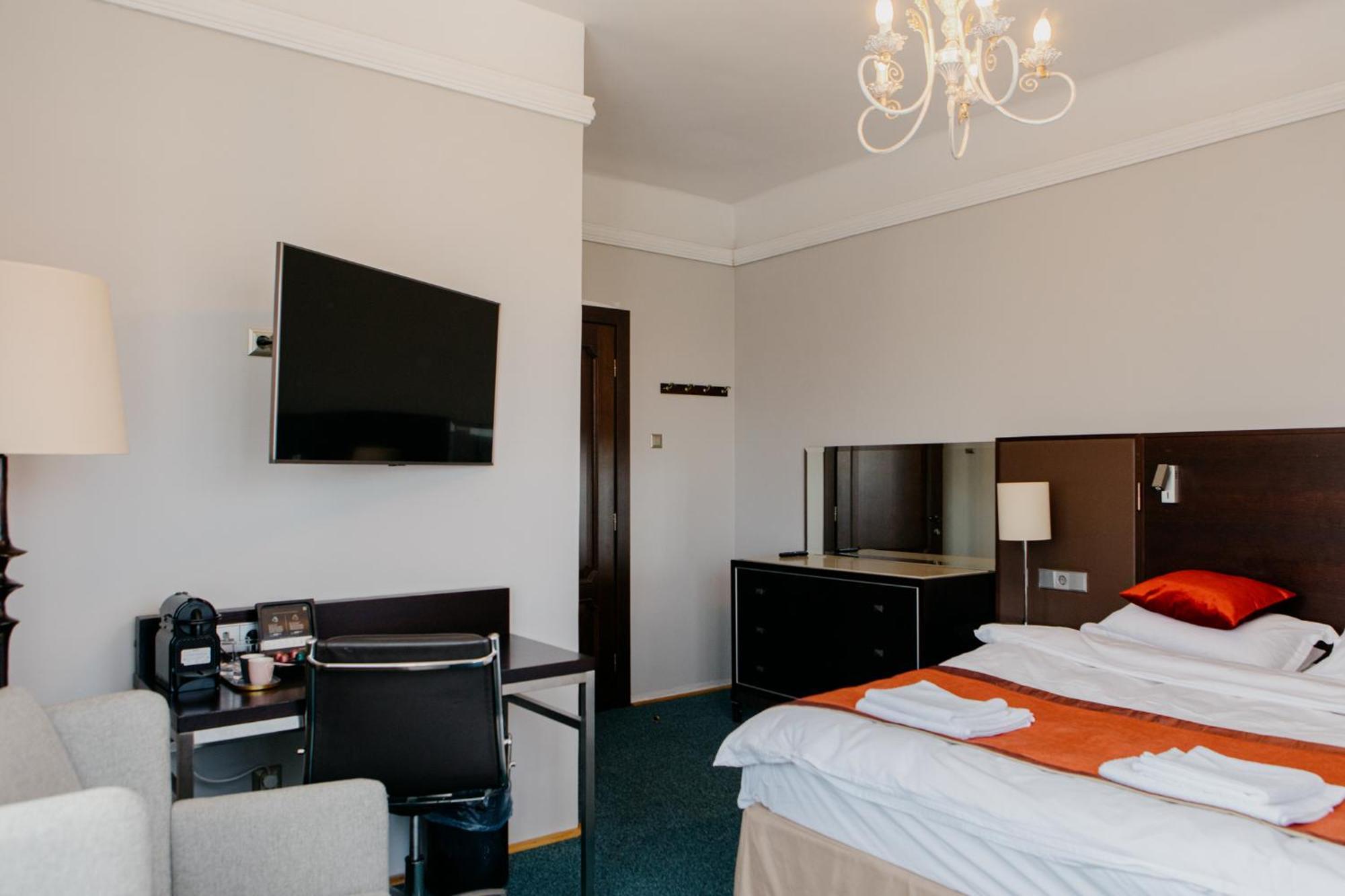 Excelsior Inn Турда Екстериор снимка