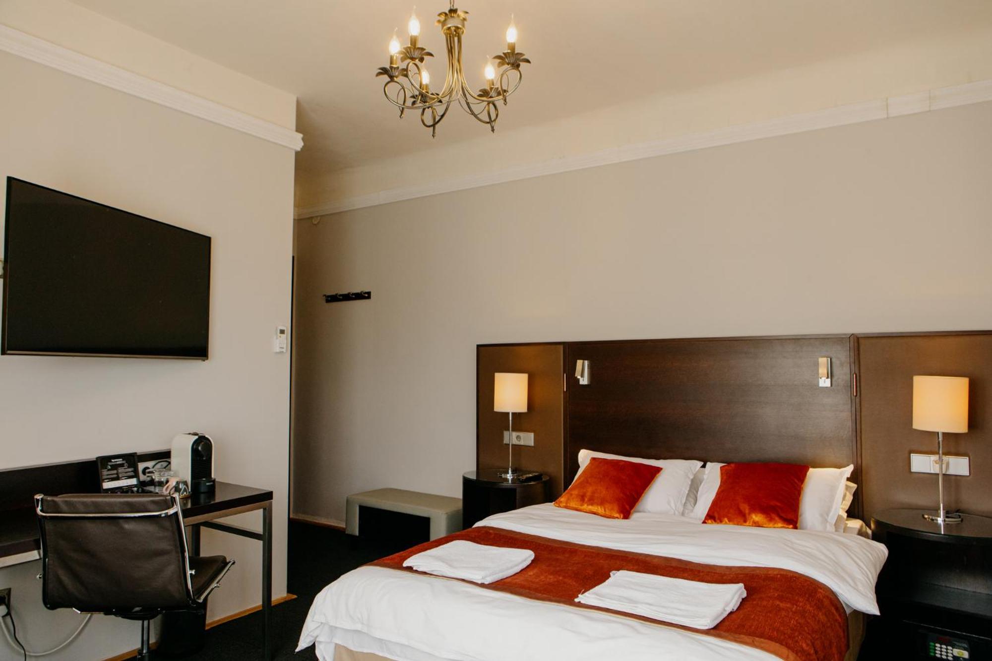 Excelsior Inn Турда Екстериор снимка