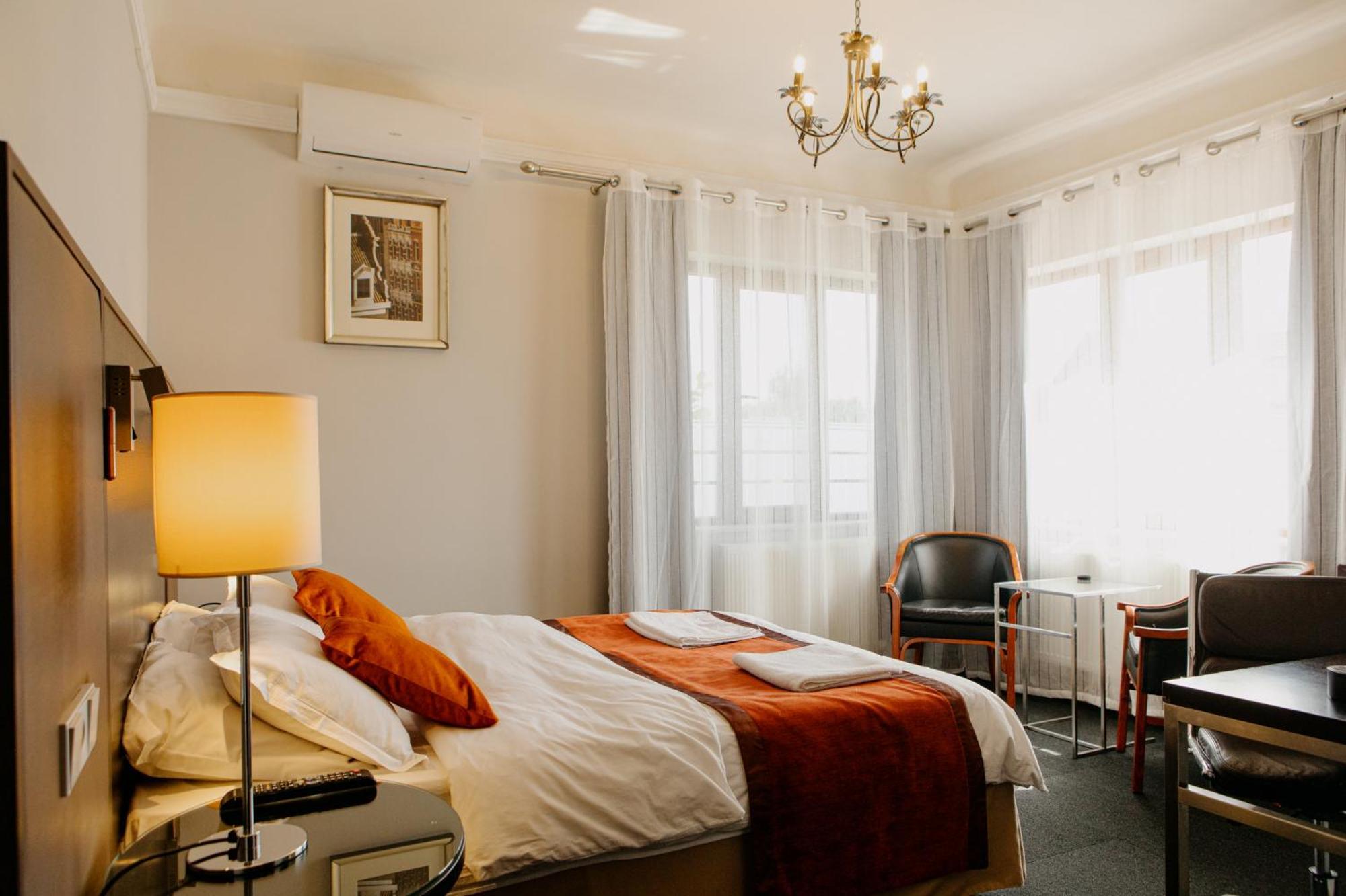 Excelsior Inn Турда Екстериор снимка