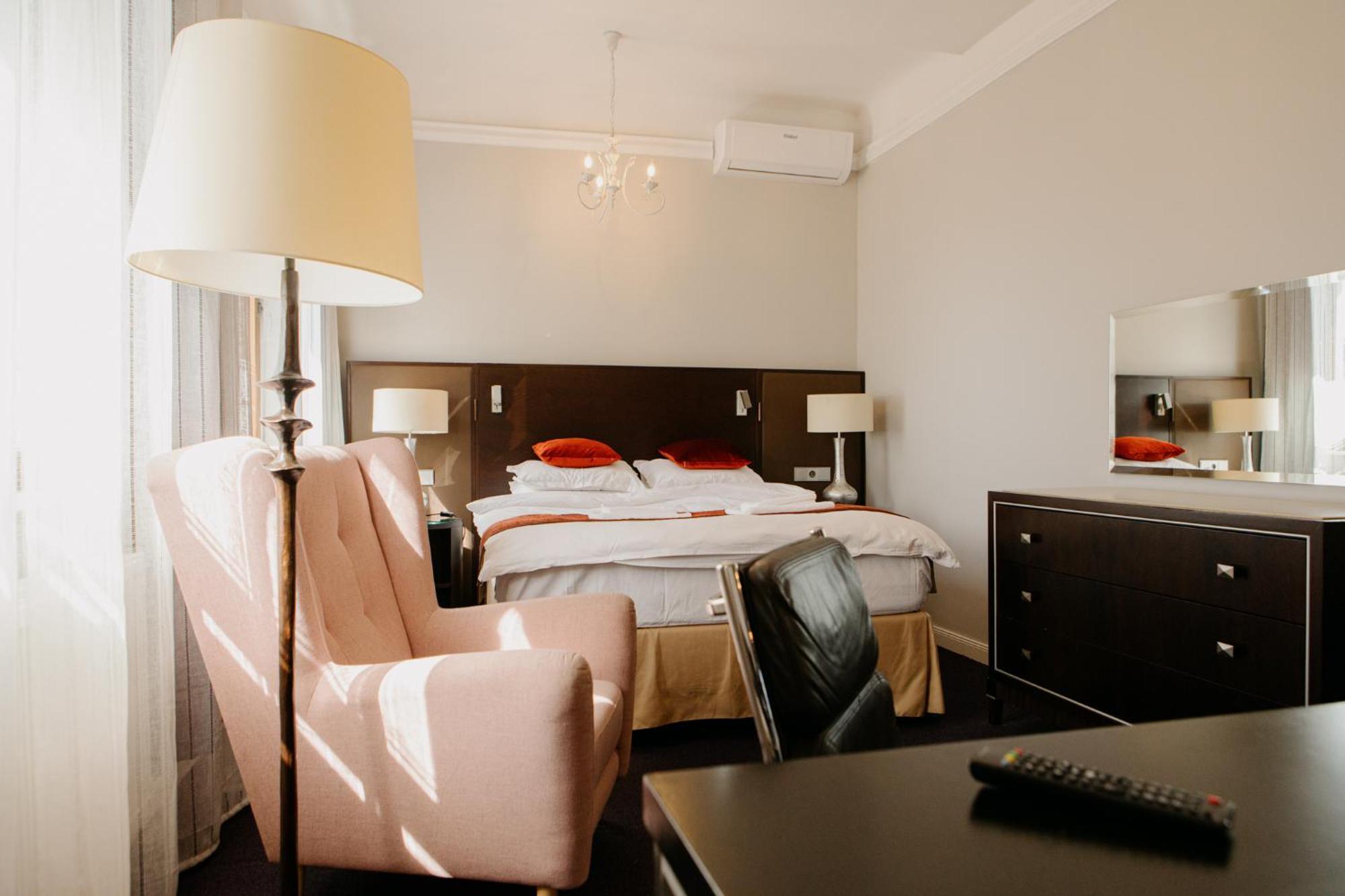 Excelsior Inn Турда Екстериор снимка