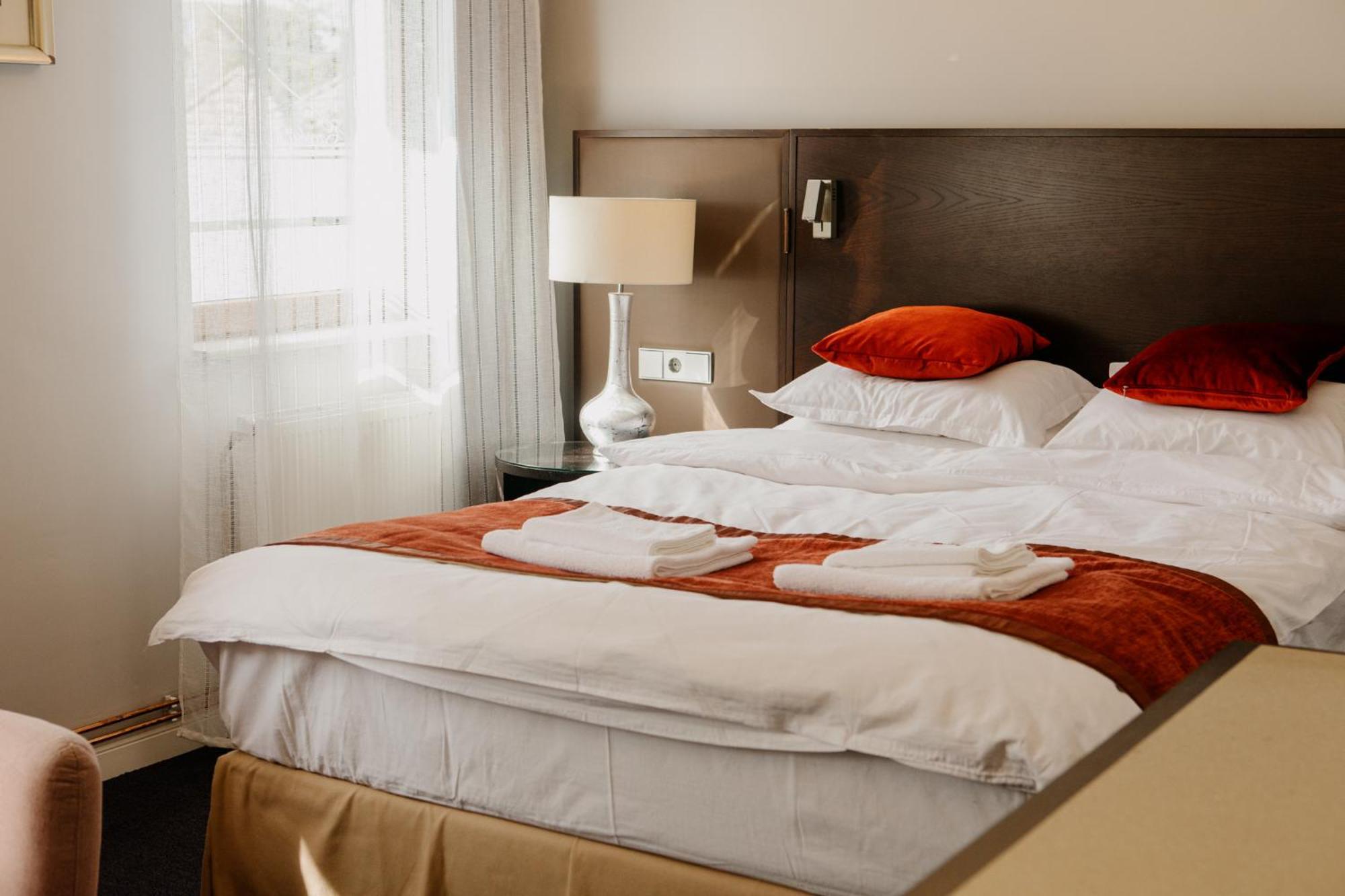 Excelsior Inn Турда Екстериор снимка