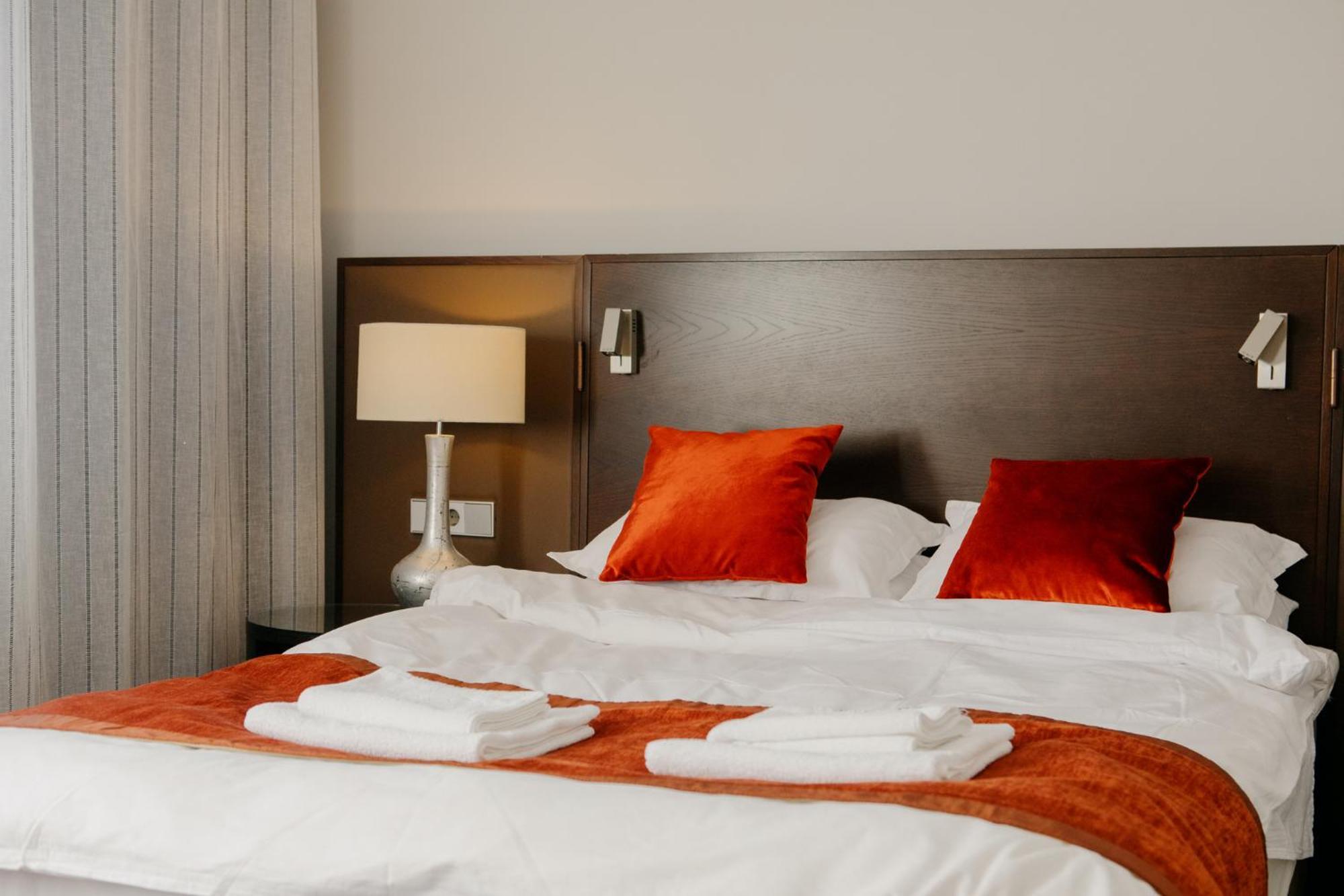 Excelsior Inn Турда Екстериор снимка